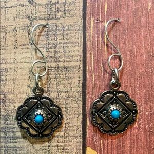 Flower earrings with turquoise